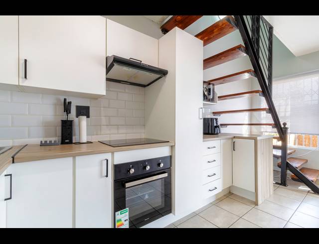 3 BEDROOM TOWNHOUSE FOR SALE IN WILGEHEUWEL